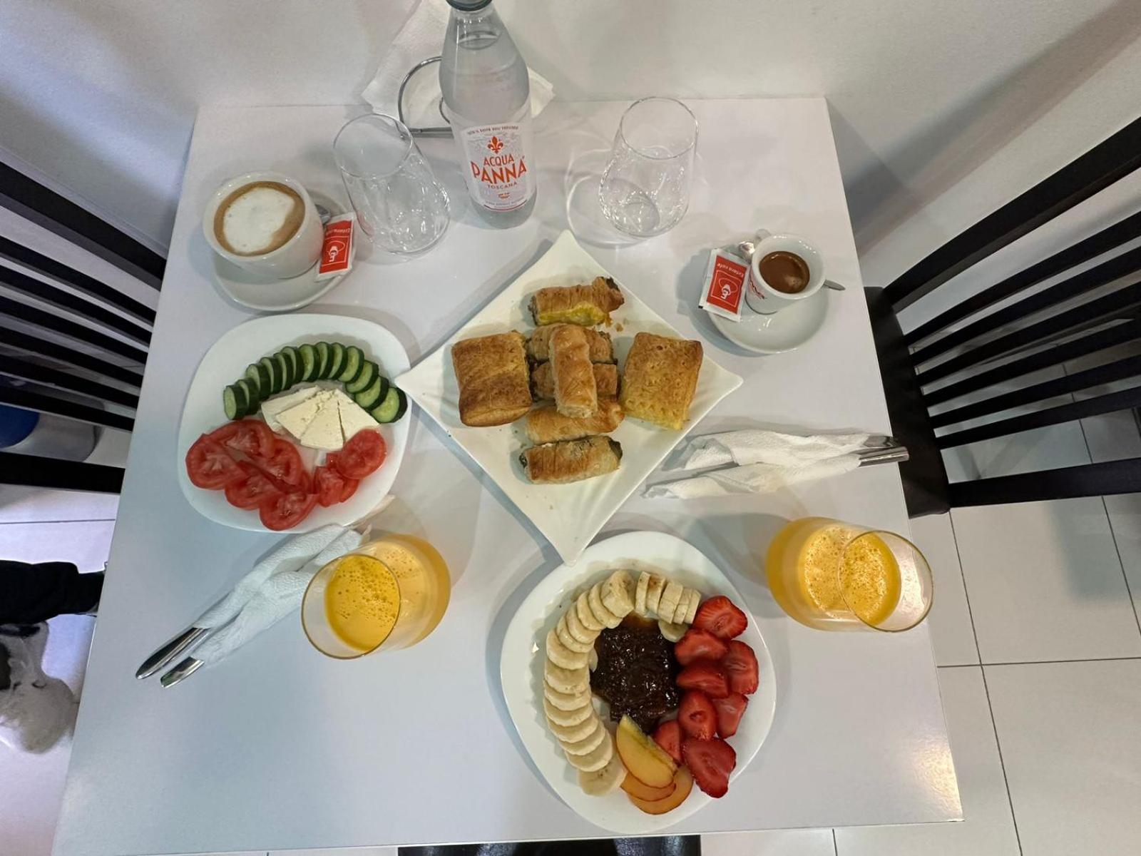 Hotel Europa Круя Экстерьер фото