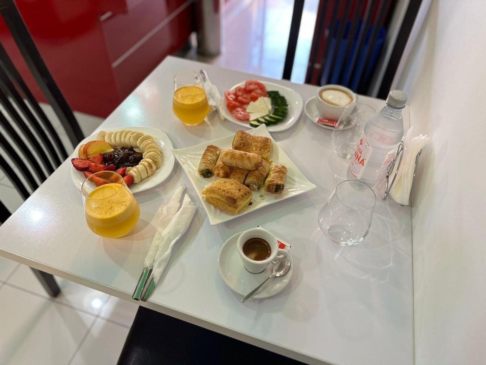 Hotel Europa Круя Экстерьер фото