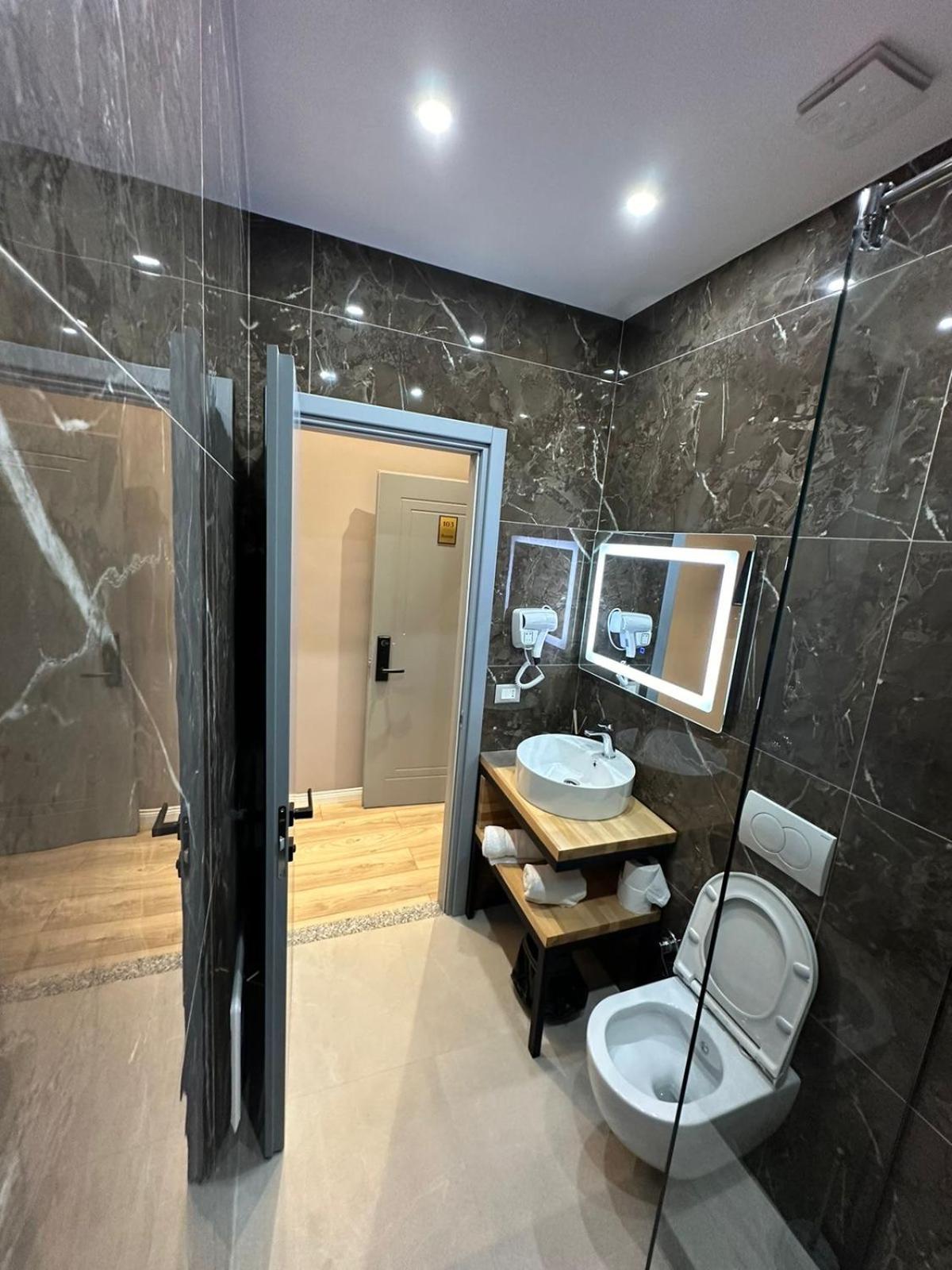 Hotel Europa Круя Экстерьер фото
