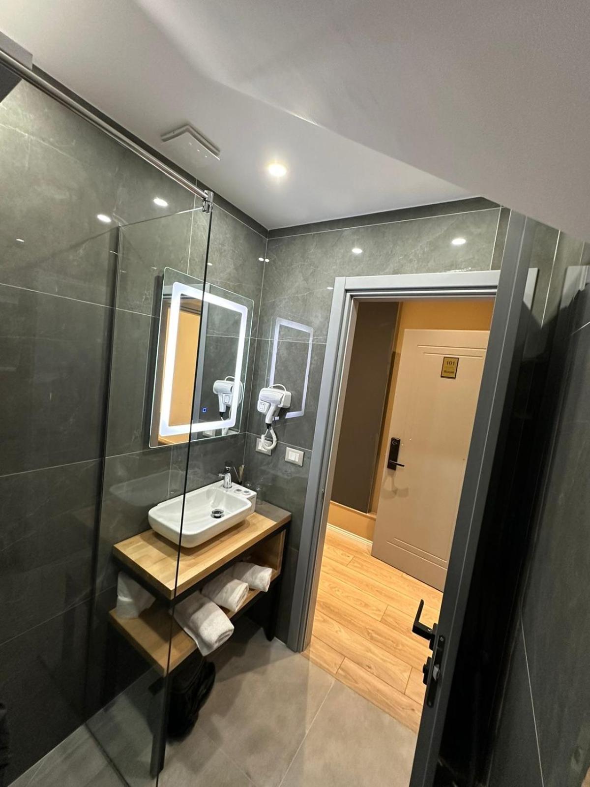 Hotel Europa Круя Экстерьер фото