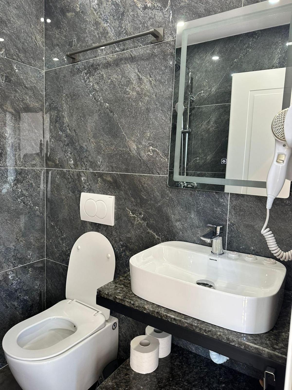 Hotel Europa Круя Экстерьер фото